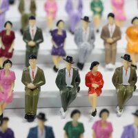 Figuren sitzend Reisende 1:32 für Waggons Spur 1 + Carrera 132 Set 20 Stück F23