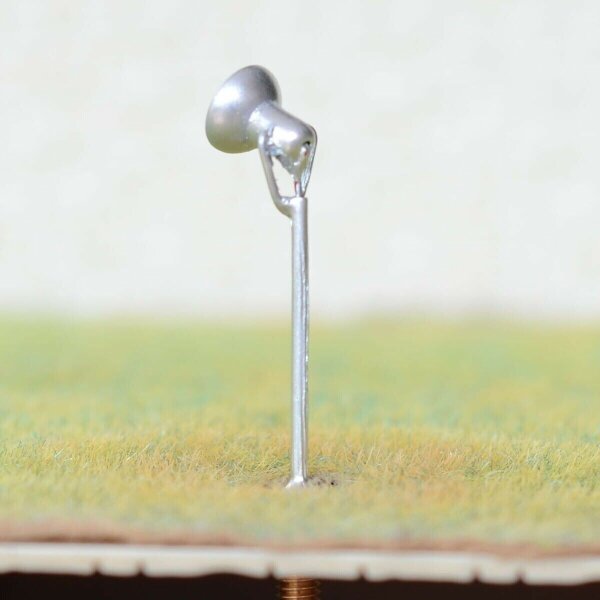 LED Flutlichtstrahler Flutlicht H0 TT Strahler mit Mast Fassadenstrahler 5 Stück Silber