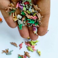 Figuren sitzende Reisende sitzend für Waggons TT Modellbahn Set 100 Stück F8