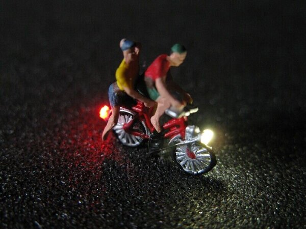 Figuren LED Beleuchtung 1:160 N Radfahrer Fahrrad Motorroller Fahrer beleuchtet Fahrrad 2 Personen