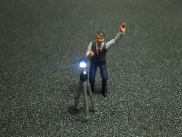 Figuren LED Beleuchtung 1:87 H0 Fotograf Radfahrer Motorroller beleuchtet Fotograf Mann mit Stativ