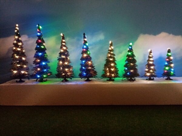 Weihnachtsbaum Mit Schnee & Lichterkette – 60–100 Mm, H0, 18 LEDs Gelb/grün/rot, 12–16