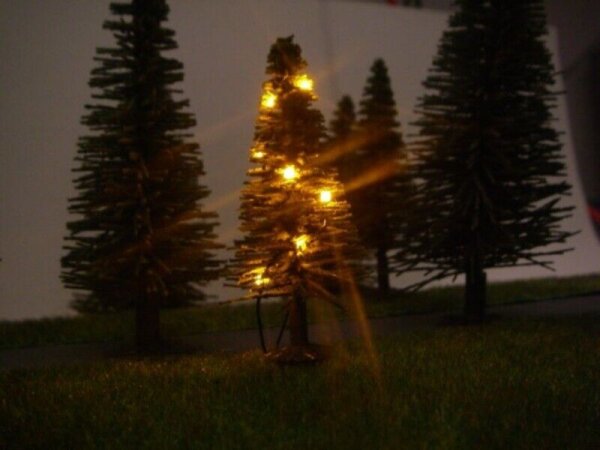 Weihnachtsbaum LED Lichterkette gelb beleuchtet 12 LEDs Tanne für TT + N S327