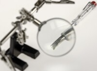 Löthilfe Helfende Hand mit Lupe Klemmen Standfuß Dritte Hand Lötständer Löten
